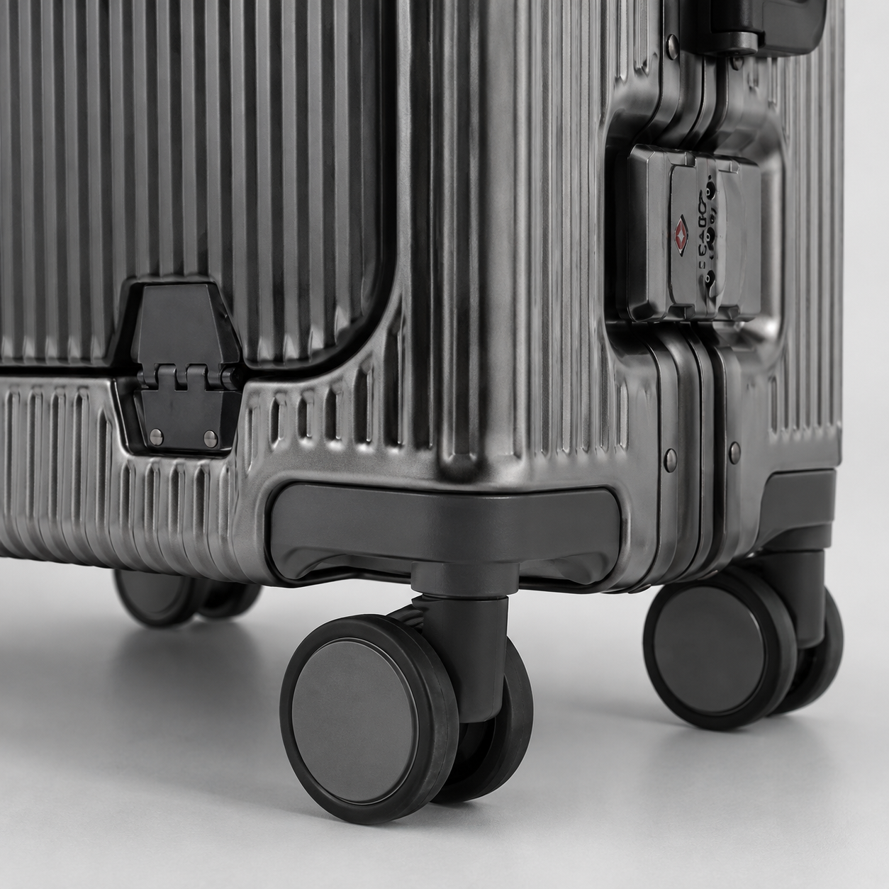 Valise Moyenne Rigide Effet Aluminium